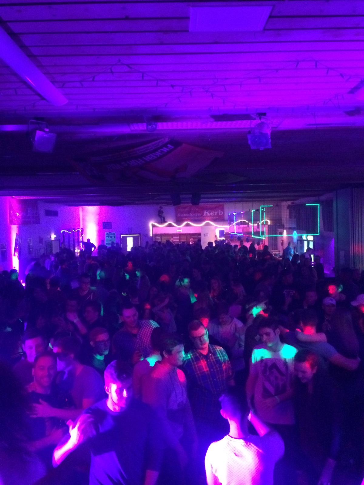 Partystimmung bei der Rossdorfer Kerb